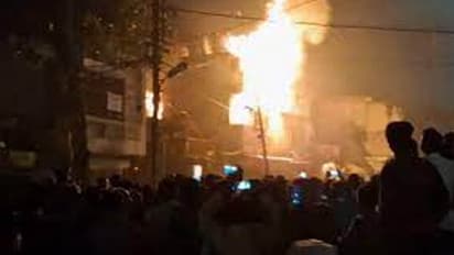 Khandwa News Massive fire broke out in an illegal gas cylinder house