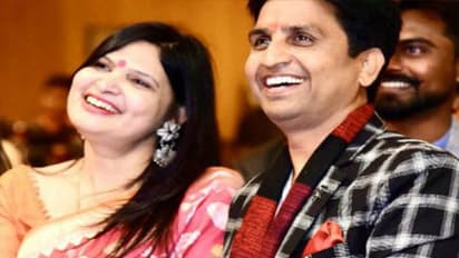 Dr Kumar Vishwas wife Manju Sharma