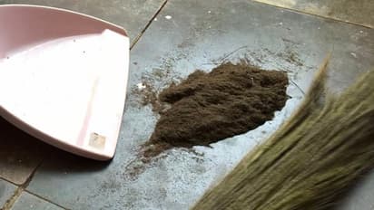 How-to-remove-new-broom-dust