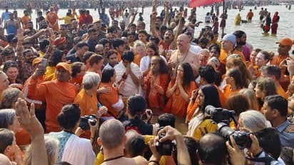 Prayagraj Mahakumbh 2025 bageshwar dham baba dhirendra shastri mahakumbh sangam dubki