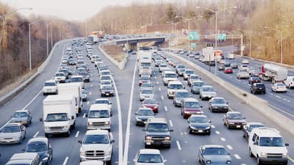 New Traffic Rule Noida Police will take action against who suddenly change lane on the road