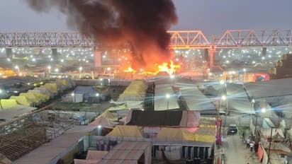 prayagraj mahakumbh 2025 sector 19 fire incident pandals burnt fire brigade on spot