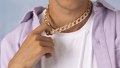 How-to-secure-gold-chain-hook