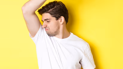 how to get rid of underarm smell naturally