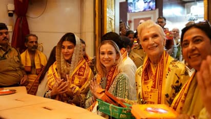 jacqueline fernandez along elon musk mother maye musk visits Visits siddhivinayak temple