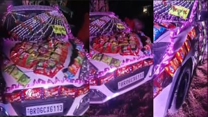 स्नैक्स से सजी कार