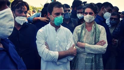 हाथरस कांड को लेकर कांग्रेस आक्रामक तेवर बरकरार है। तीन दिन के हाईवोल्टेज ड्रामे के बाद यूपी सरकार को आखिरकार पार्टी के पूर्व अध्यक्ष राहुल गांधी और पार्टी महासचिव प्रियंका गांधी पीड़िता के परिवार से मिलने के लिए हाथरस जाने की इजाजत देनी पड़ी।