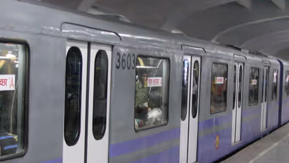 About 8 lakh passengers boarded metro rail on Panchami record rush on occasion of Durga Puja bsm