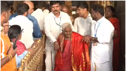 116 Year Old Navaneethamma Climbs 3500 Tirupati Steps
