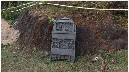 Hero Stone Found in Shivamogga