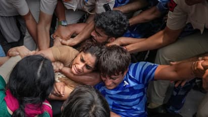 Wrestlers march to New Parliament