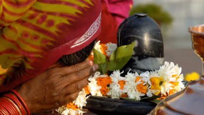 July 31 auspicious Monday of the month of Sawan Shravana perform the Shiv Puja of Adhikamas like this