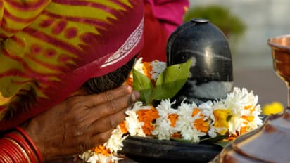 July 31 auspicious Monday of the month of Sawan Shravana perform the Shiv Puja of Adhikamas like this 