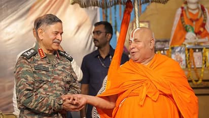 Spiritual leader Jagadguru Rambhadracharya and Chief of Army Staff, General Upendra Dwivedi (Photo/ @JagadguruJi)