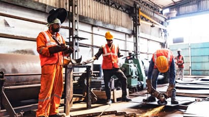 Karnataka govt hikes minimum wages of labourers by 60%