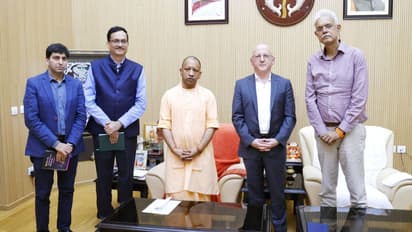 Yogi Adityanath with CIP Peru team