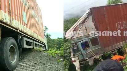 Vehicle accident at Thamarassery pass