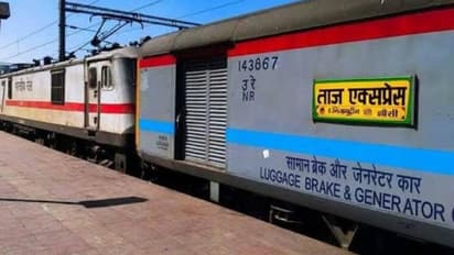 taj express time table