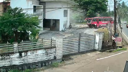 Kerala: Speeding Bus Rams Into Multiple Vehicles, Disturbing CCTV Video Goes Viral (WATCH)