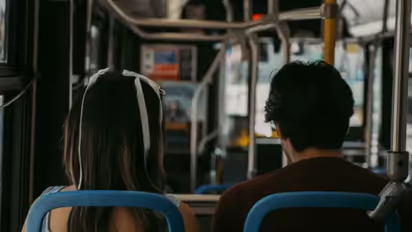 Woman’s Outfit Leaves Passenger Uncomfortable, Reddit Debate Follows