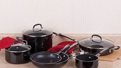 Non stick cookwares