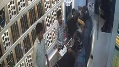 Kharghar jewelery shop looted