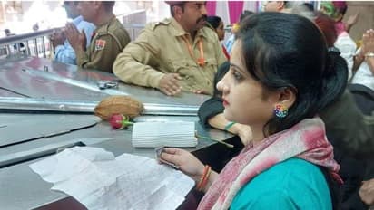 बाबा खाटूश्याम से मांंग रहे दुआ