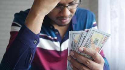 Police extort lakhs of rupees from gas trader in Bhangar