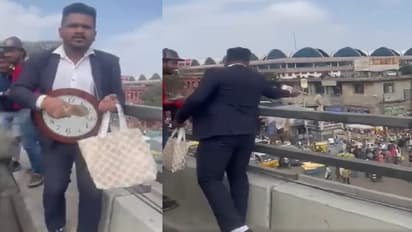 Bengaluru man throws ten rupee notes