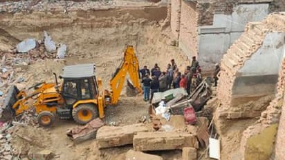 Agra Building Collapsed