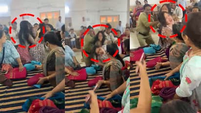 A video of two women fighting while buying a saree at sale is viral on social media