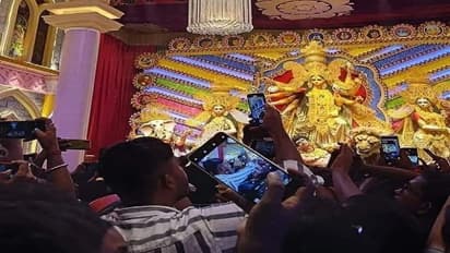 durga puja crowd