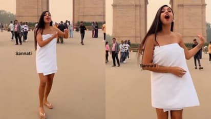 viral dance in towel in front of India Gate 