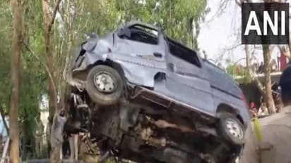 Van plunges into well in Mandsaur, MP