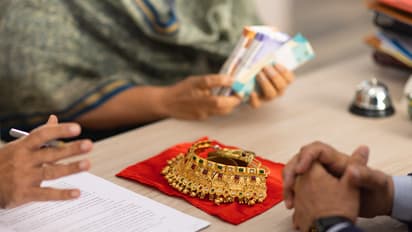 How do I apply for an online gold loan and what documents are required?