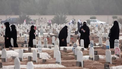 ഖബര്സ്ഥാനിലെ തിരക്ക്