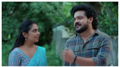 chembaneerpoovu serial review