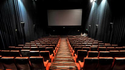 war 2 to become first indian film to be released in 9000 screens