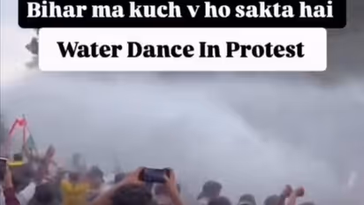 WATCH Viral Video: Patna Protesters Ask Police for Water Cannon to Beat the Heat, Break Into Dance