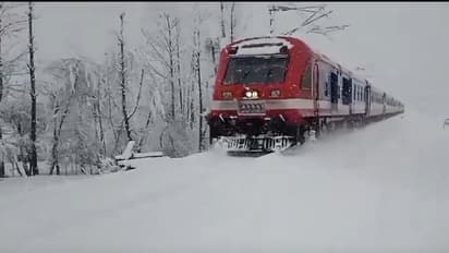 Railway Minister Ashwini Vaishnaw shared video of train running through snow in Kashmir watch viral video bsm