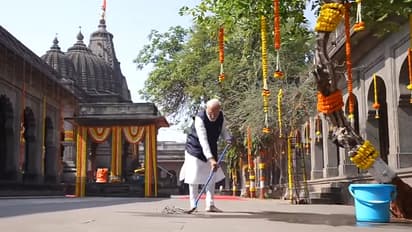 PM Modi mops Nashiks Kalaram temple ahead of Ram Mandir event by participating in cleanliness drive bsm