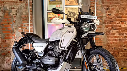 2025 Yezdi Adventure