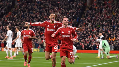 Alexis Mac Allister of Liverpool celebrates scoring his team's first goal during the UEFA Champions League 