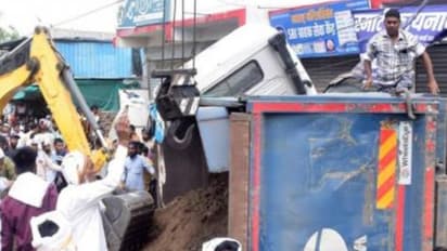 hingoli tipper crushes