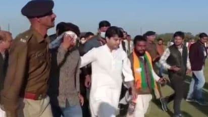rewa news jyotiraditya scindia played cricket at inauguration of stadium BJP worker injured by ball hit by him