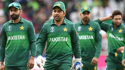 Indian taxi driver refuses to take money from Pakistan cricketers they return it by dinner