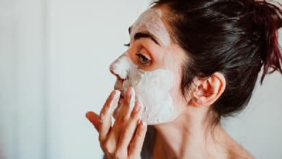 বেসন ও আমলকি