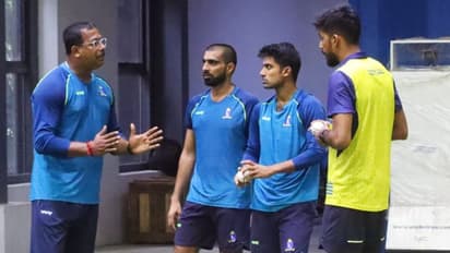 Bengal Cricket team new head coach Laxmi Ratan Shukla Started practice in Eden Gardens indore spb