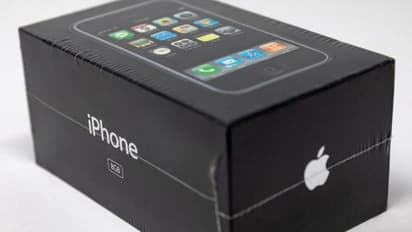 first generation iPhone, LCG Auctions, Apple iPhone, Smart phone, Steve Jobs, iPod