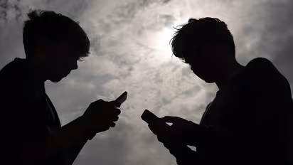 Australia Bans Social Media for Under 16s Global Reactions Pour In